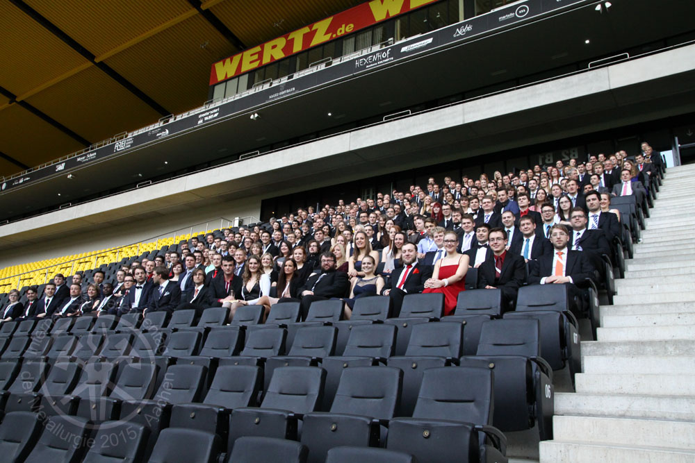 Gruppenfoto der Teilnehmer des ISDM im Tivoli Aachen